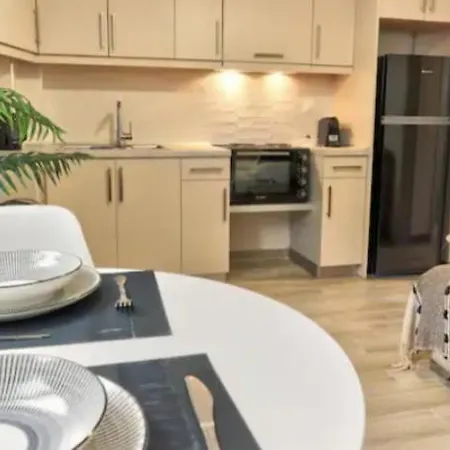 Konstantinos, Mon Repo Apartment